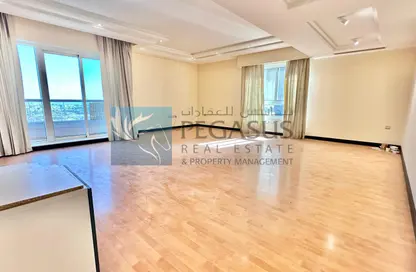Apartment - 3 Bedrooms - 5 Bathrooms for rent in Abraj Al Lulu - Manama - Capital Governorate