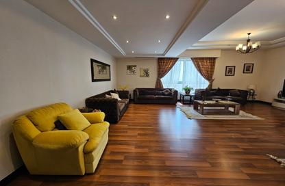 Apartment - 4 Bedrooms - 5 Bathrooms for rent in Abraj Al Lulu - Manama - Capital Governorate