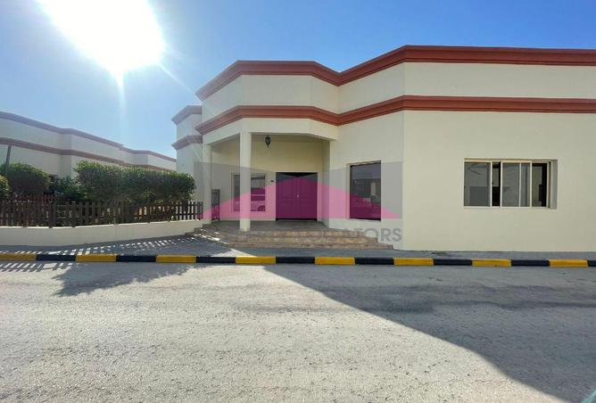 989266 - Property Image 2