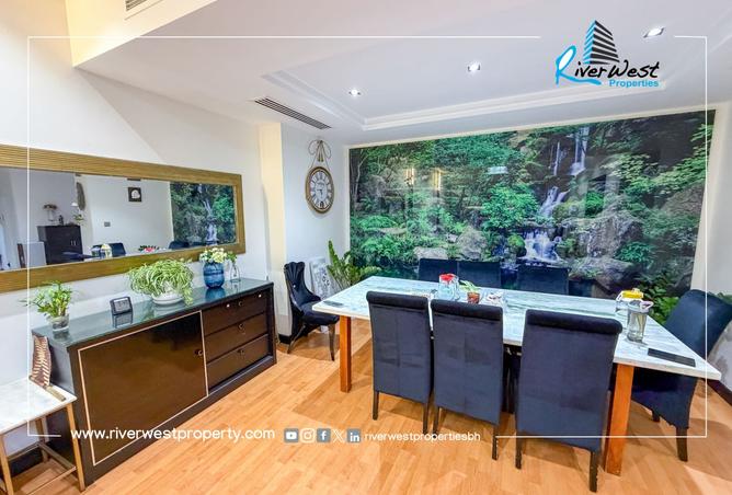 989327 - Property Image 2