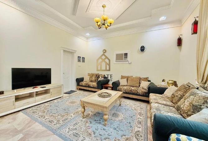 963443 - Property Image 2