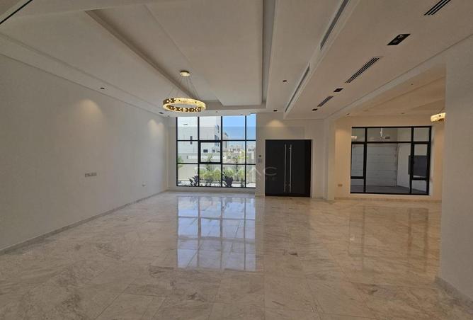 963084 - Property Image 2