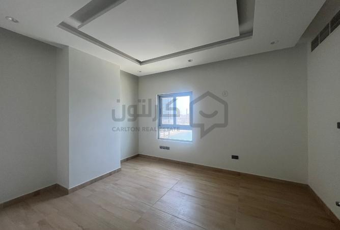 932801 - Property Image 2