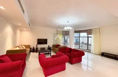 Apartment - 3 Bedrooms - 4 Bathrooms for rent in Seef - Capital Governorate