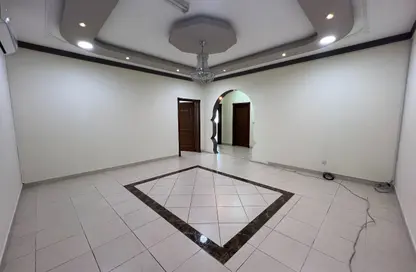 مكتب - استوديو - 2 حمامات للايجار في شارع المعارض - الحورة - محافظة العاصمة