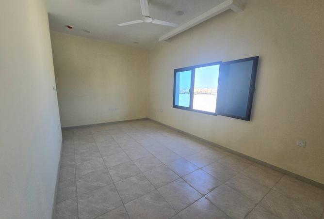 954451 - Property Image 2