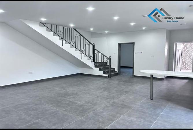 985266 - Property Image 2