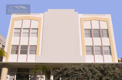 عمارة بالكامل - 8 غرف نوم - 8 حمامات للبيع في بو قوة - المحافظة الشمالية