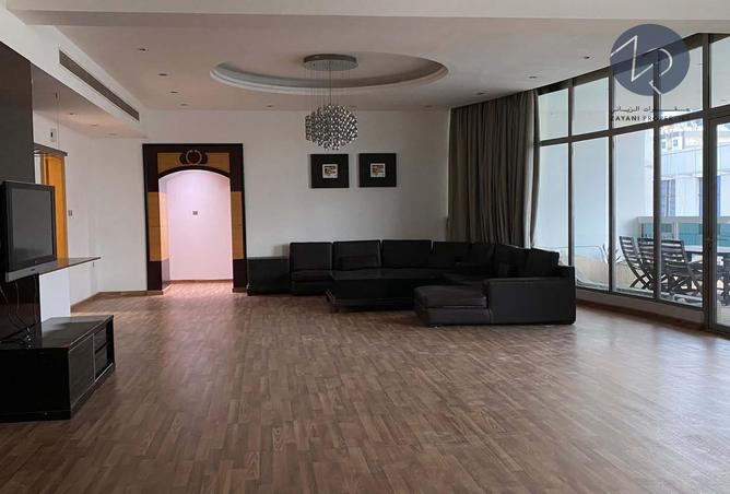 704954 - Property Image 2