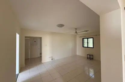 Apartment - 3 Bedrooms - 2 Bathrooms for rent in Sanabis - Manama - Capital Governorate