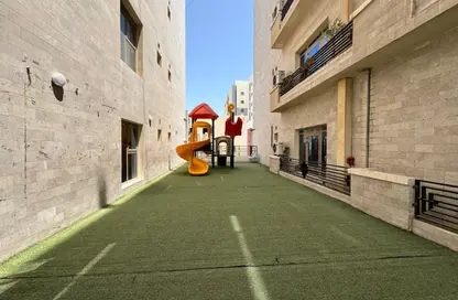 Apartment - 2 Bedrooms - 2 Bathrooms for rent in Um Al Hasam - Manama - Capital Governorate