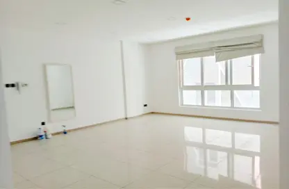 Apartment - 3 Bedrooms - 3 Bathrooms for rent in Hidd - Muharraq Governorate