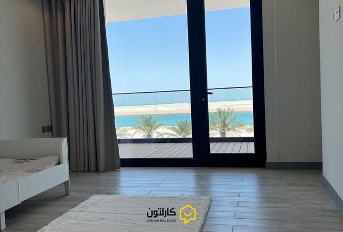 916528 - Property Image 2