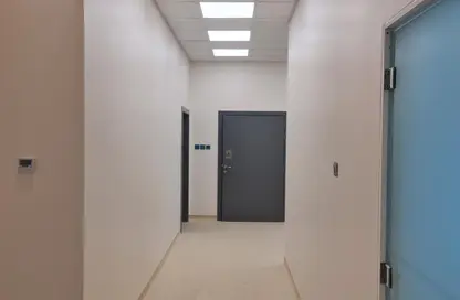 وحدة طبية - استوديو - 8 حمامات للبيع في قلالي - المحرق