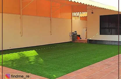 Villa - 5 Bedrooms - 6 Bathrooms for sale in Sanad - Central Governorate
