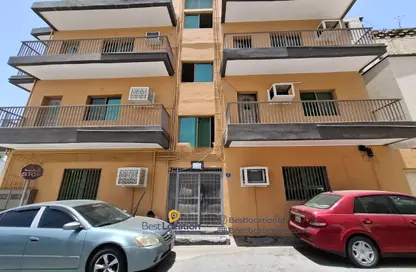 Apartment - 4 Bedrooms - 2 Bathrooms for rent in Salmaniya - Manama - Capital Governorate
