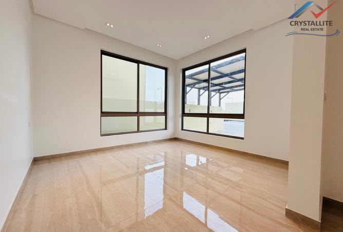 913555 - Property Image 2