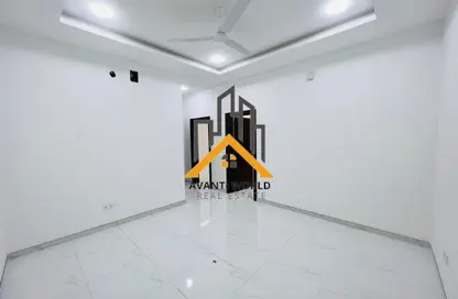 مكتب - استوديو - 2 حمامات للايجار في الحد - المحرق