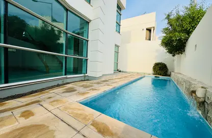 Villa - 4 Bedrooms - 5 Bathrooms for rent in Mahooz - Manama - Capital Governorate
