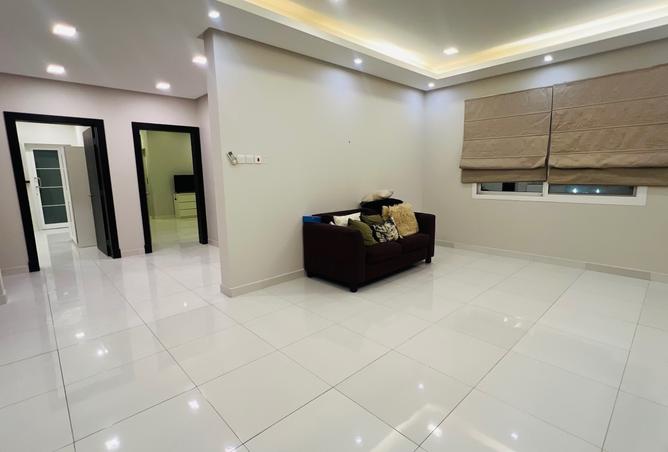 989249 - Property Image 2