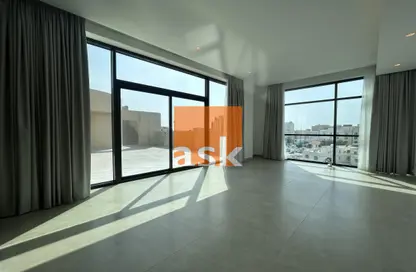 Empty Room image for: Penthouse - 2 Bedrooms - 2 Bathrooms for rent in Adliya - Manama - Capital Governorate, Image 1
