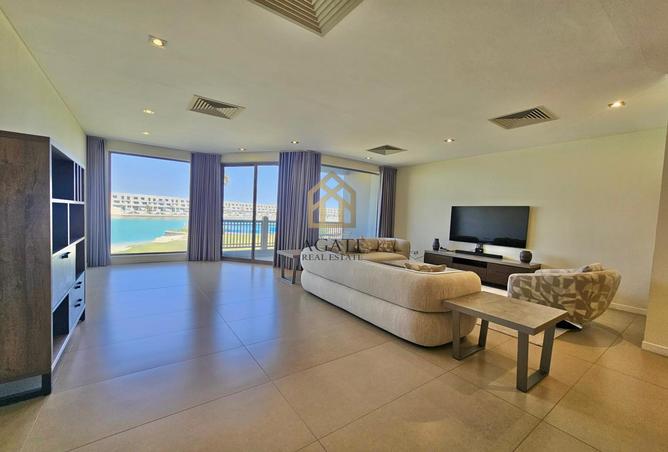 956908 - Property Image 2