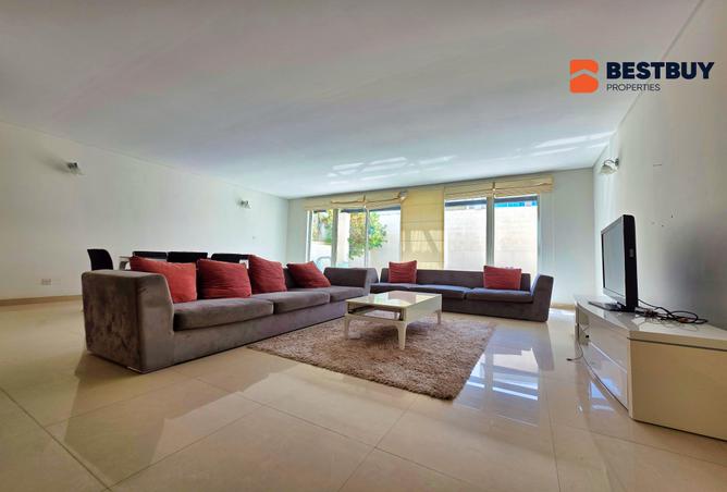 956939 - Property Main Image