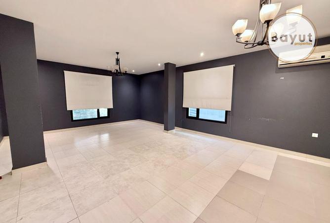 963642 - Property Image 2