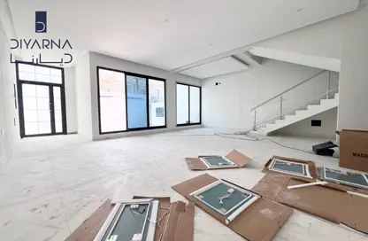 فيلا - 4 غرف نوم - 6 حمامات للبيع في البسيتين - المحرق