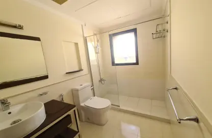 Bathroom image for: Villa - 4 Bedrooms - 4 Bathrooms for rent in Al Marsa Floating City - Amwaj Islands - Muharraq Governorate, Image 1