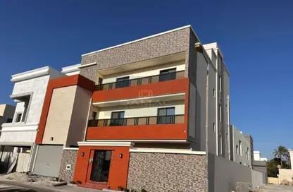 Villa - 6 Bedrooms - 7 Bathrooms for sale in Busaiteen - Muharraq Governorate