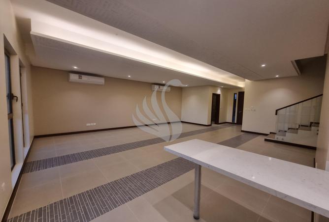 977456 - Property Image 2