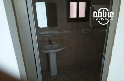 Bathroom image for: Office Space - Studio - 2 Bathrooms for rent in Budaiya - Northern Governorate, Image 1