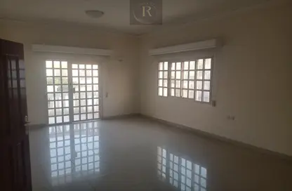 Villa - 4 Bedrooms - 5 Bathrooms for rent in Tubli - Central Governorate