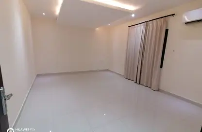 Apartment - 2 Bedrooms - 3 Bathrooms for rent in Hidd - Muharraq Governorate