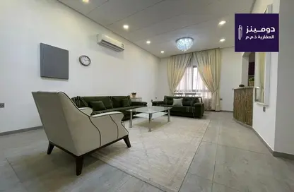 Living Room image for: Apartment - 3 Bedrooms - 3 Bathrooms for sale in Saar - Northern Governorate, Image 1