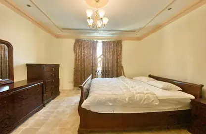 Apartment - 5 Bedrooms - 5 Bathrooms for rent in Al Juffair - Capital Governorate