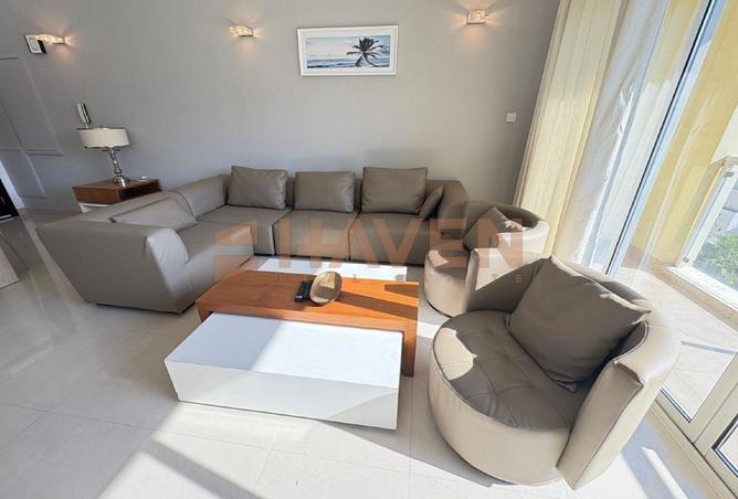 992284 - Property Image 3