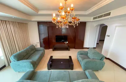 Apartment - 3 Bedrooms - 4 Bathrooms for rent in Mahooz - Manama - Capital Governorate