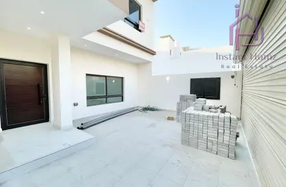 Villa - 5 Bedrooms - 7 Bathrooms for sale in Busaiteen - Muharraq Governorate