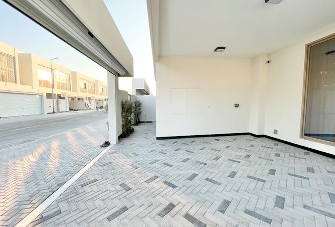 974989 - Property Image 2