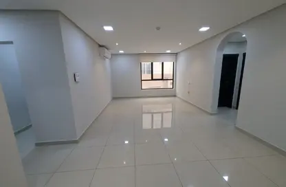 Apartment - 3 Bedrooms - 3 Bathrooms for rent in Saar - Northern Governorate Apartment - 3 Bedrooms - 3 Bathrooms for rent in Saar - Northern Governorate