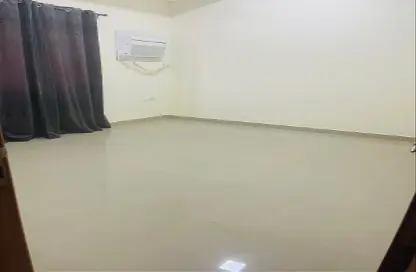 Empty Room image for: Apartment - 2 Bedrooms - 1 Bathroom for rent in Mahooz - Manama - Capital Governorate, Image 1