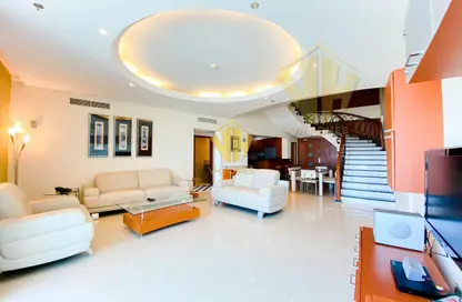 Duplex - 4 Bedrooms - 4 Bathrooms for rent in Al Juffair - Capital Governorate