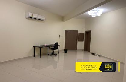 Apartment - 2 Bedrooms - 3 Bathrooms for rent in Hidd - Muharraq Governorate