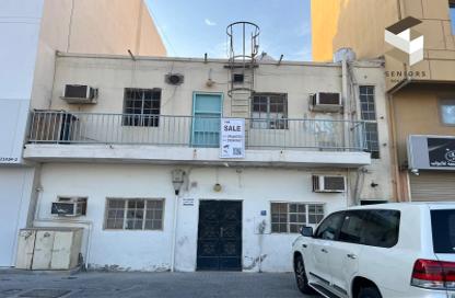 عمارة بالكامل - 4 غرف نوم - 2 حمامات للبيع في البسيتين - المحرق
