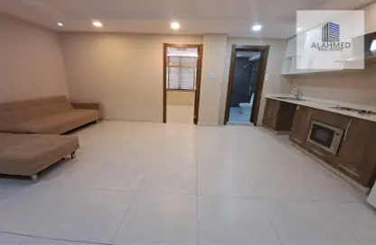Apartment - 2 Bedrooms - 1 Bathroom for rent in Seef - Capital Governorate