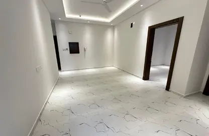 Apartment - 2 Bedrooms - 2 Bathrooms for rent in Salmaniya - Manama - Capital Governorate