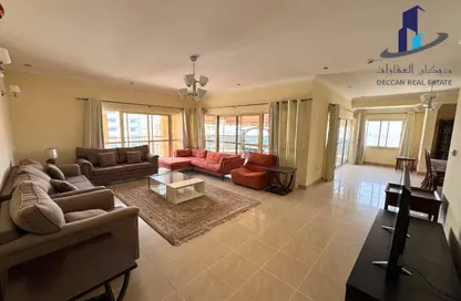 Penthouse - 4 Bedrooms - 4 Bathrooms for rent in Al Juffair - Capital Governorate