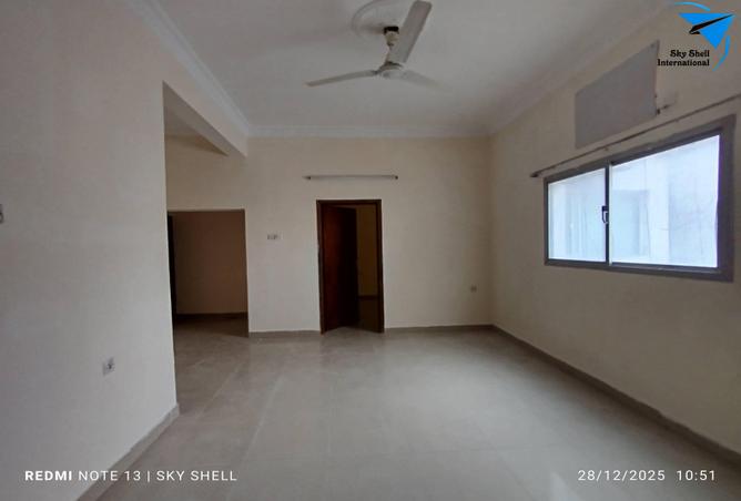985211 - Property Image 2